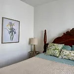 Private Rooms At Miami, Buena Vista With Parking