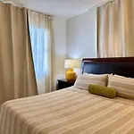 Private Rooms At Miami, Buena Vista With Parking