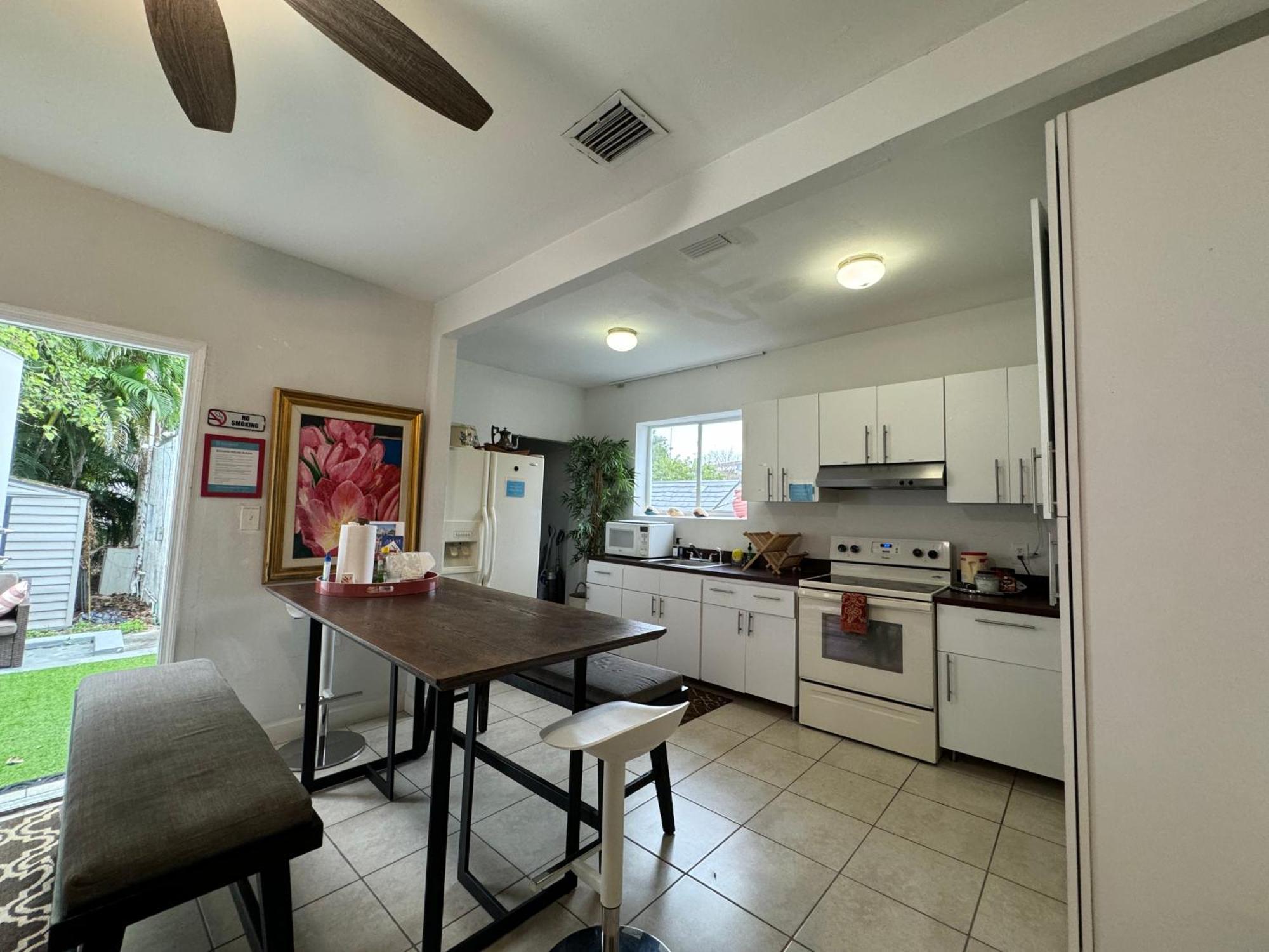 Private At Miami, Buena Vista With Parking *