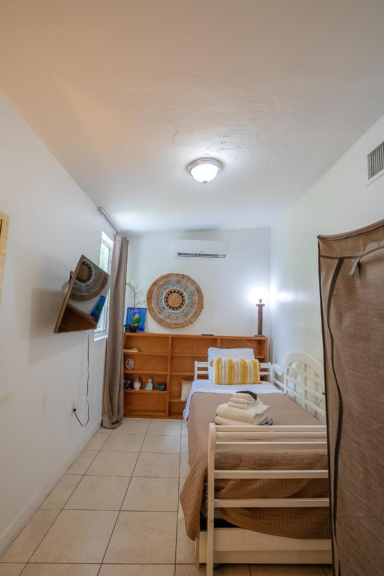 Private At Miami, Buena Vista With Parking Homestay Miami