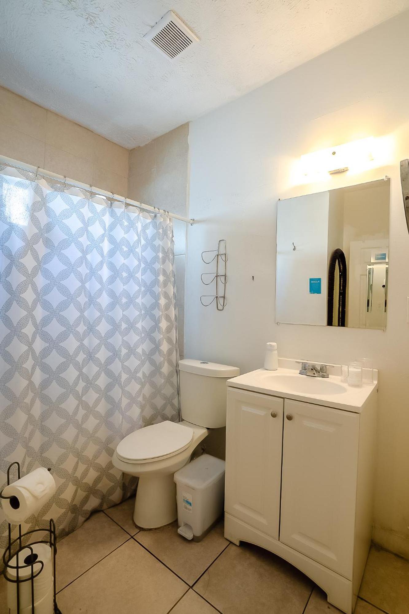 Private At Miami, Buena Vista With Parking Homestay
