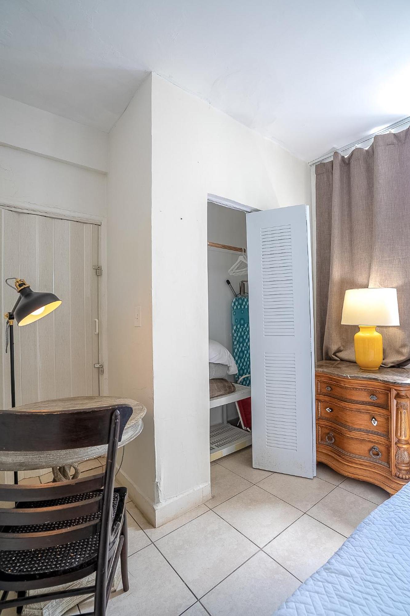 Private At Miami, Buena Vista With Parking Homestay