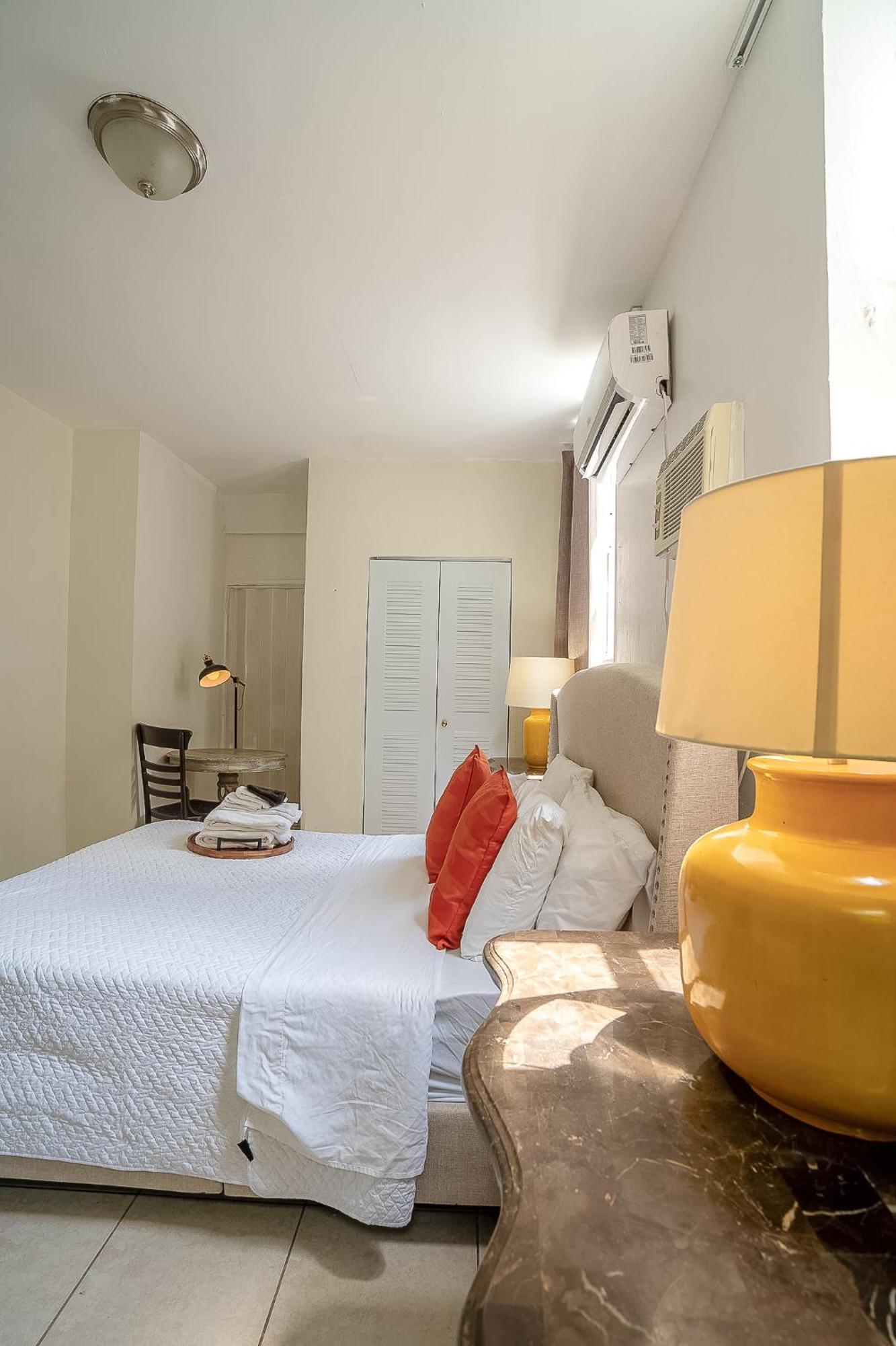 Private At Miami, Buena Vista With Parking Homestay