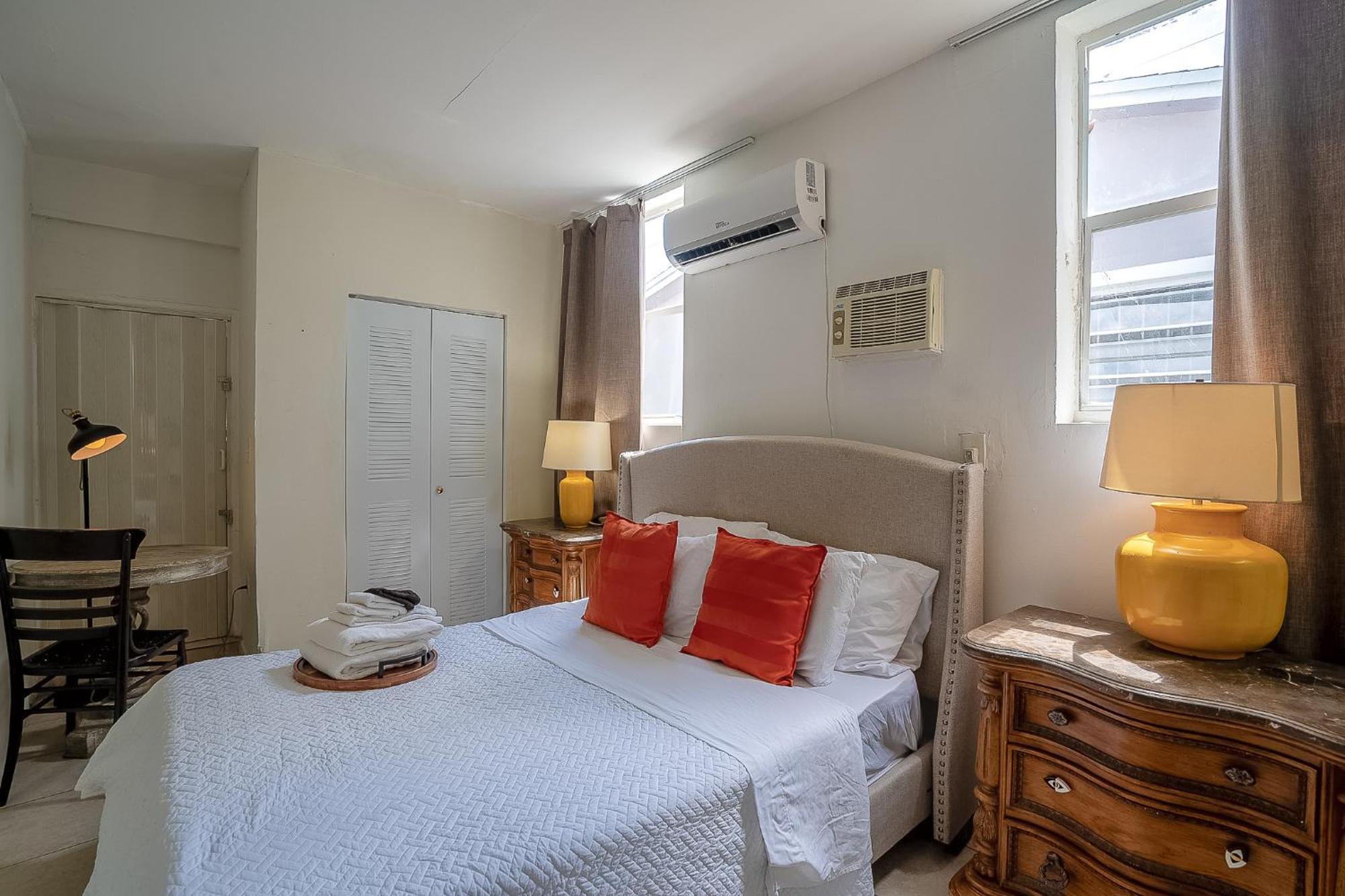 Private At Miami, Buena Vista With Parking Homestay
