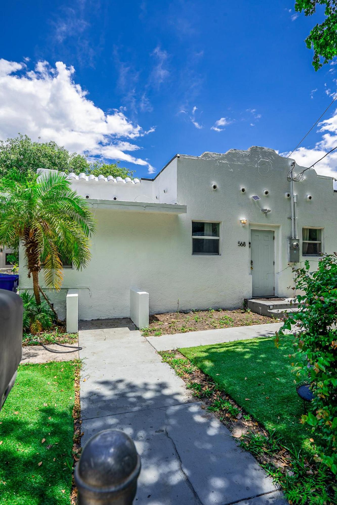Private At Miami, Buena Vista With Parking Homestay