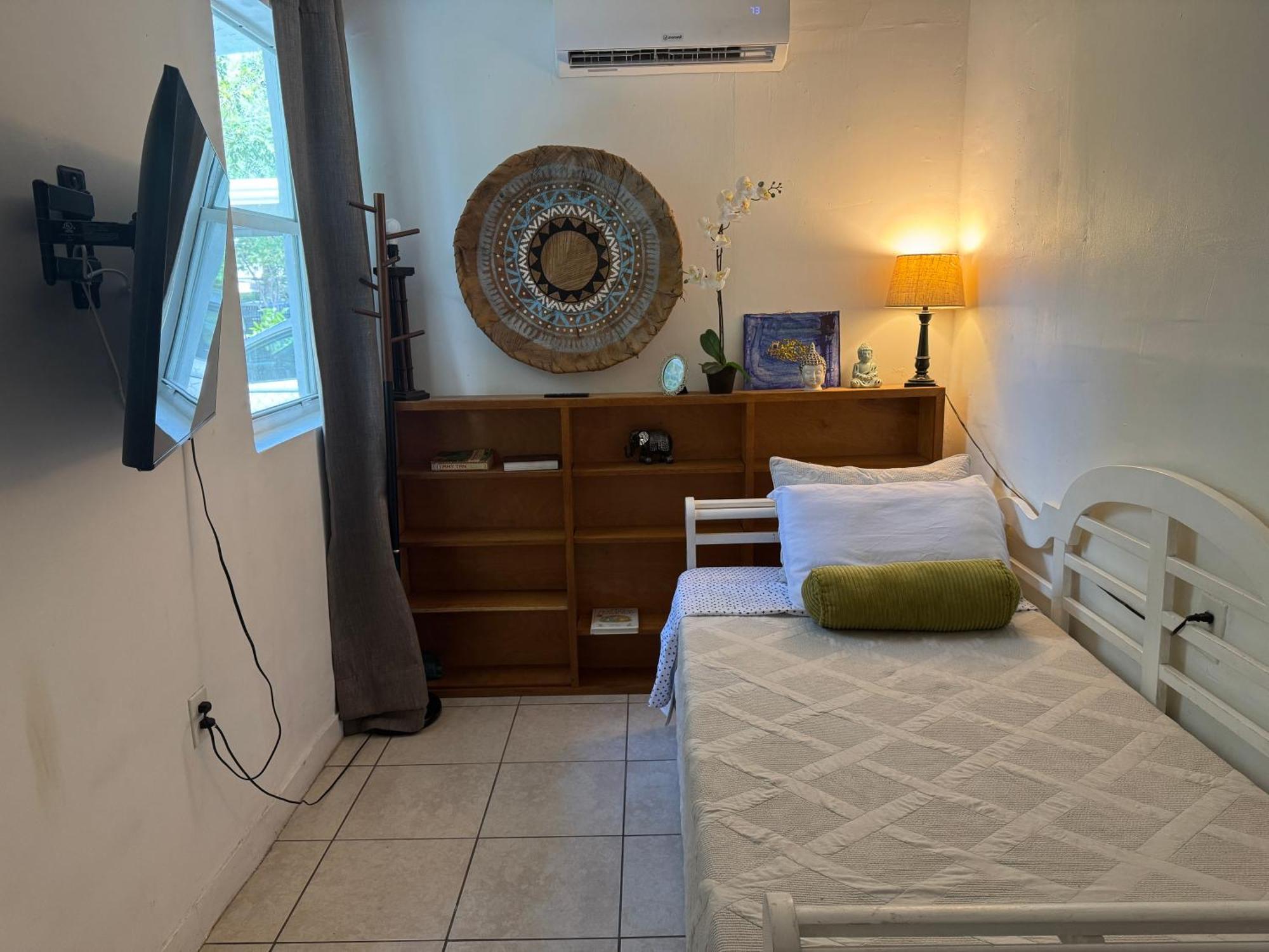 Private At Miami, Buena Vista With Parking *