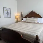 Private Rooms At Miami, Buena Vista With Parking