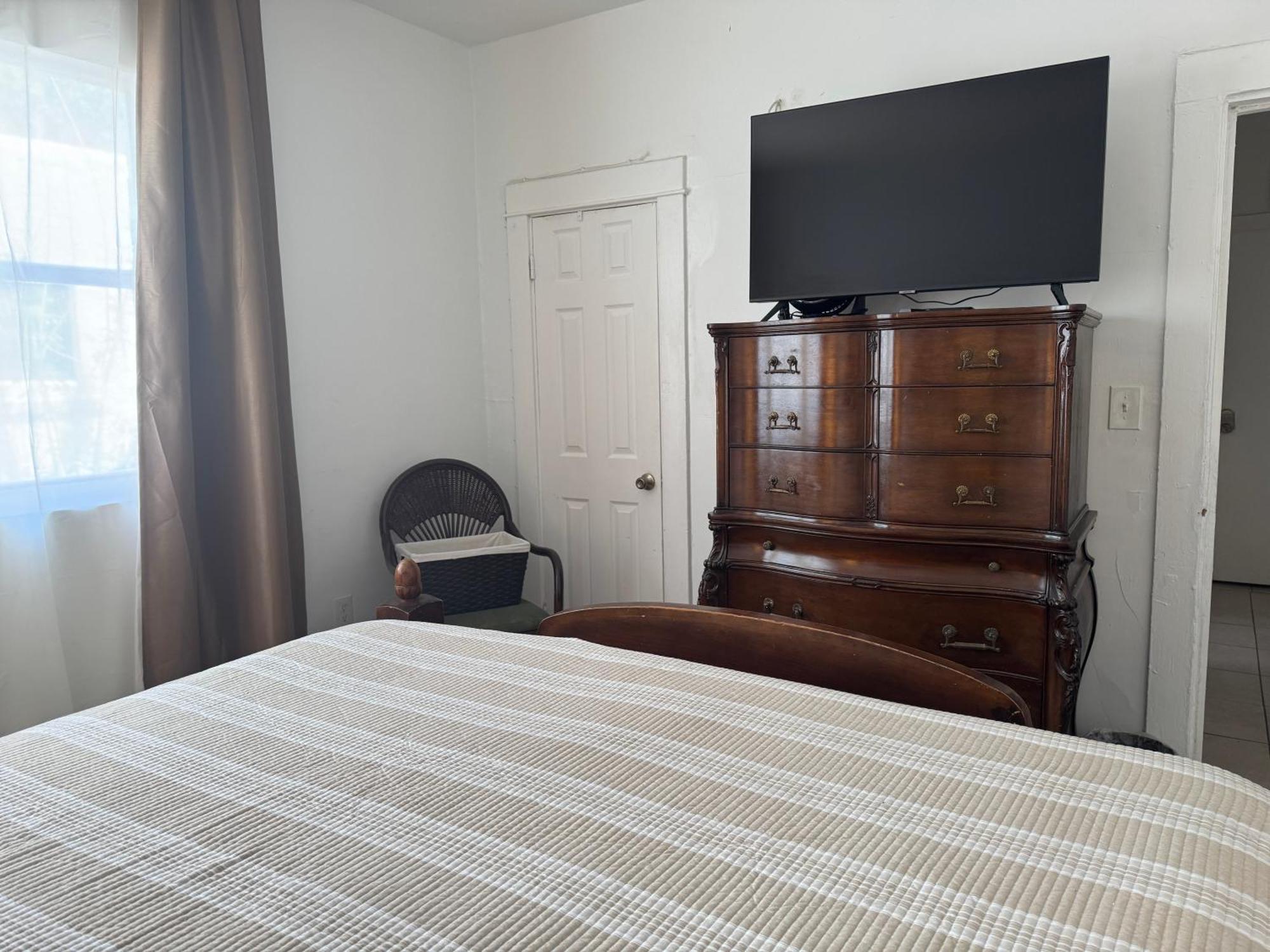 Private At Miami, Buena Vista With Parking Homestay *